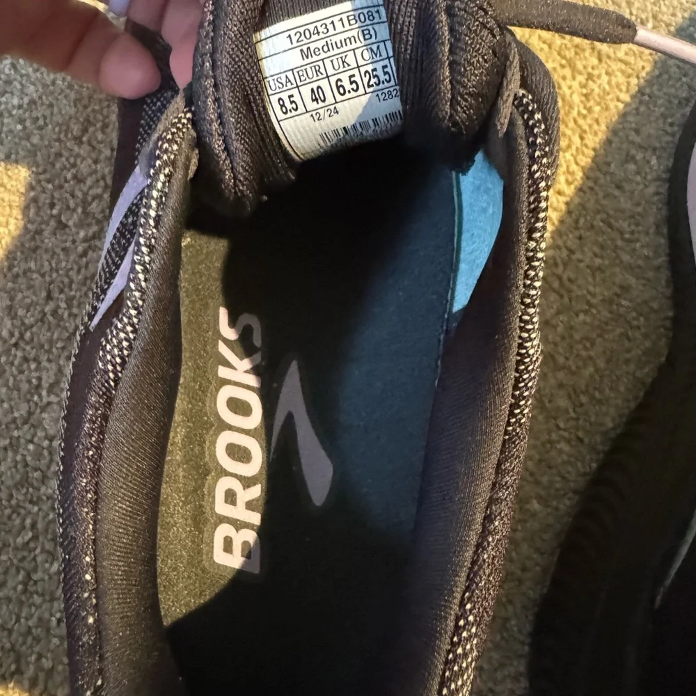 Women’s 8.5 brooks ghost. Wore once for a few minutes.
